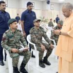 जनता दर्शन कार्यक्रम में सीएम योगी ने सुनी जनता की समस्याएं, प्रशासन को दिए समाधान के निर्देश