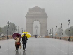 दिल्ली एनसीआर में बारिश से बदलेगा मौसम का मिजाज, पारे में आएगी गिरावट