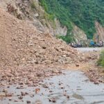 उत्तराखंड में बद्रीनाथ हाईवे पर दरक रही पहाड़ी, भूस्खलन जोन न बन जाए परेशानी का सबब