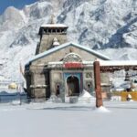 उत्तराखंड चारधाम यात्रा की तैयारियों में चुनौती, बर्फ की मोटी चादर से ढका हुआ है केदारनाथ धाम