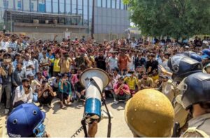 नोएडा में श्रमिकों के उग्र प्रदर्शन के बाद बढ़ाई गई सैलरी, उत्तर प्रदेश सरकार ने लिया फैसला