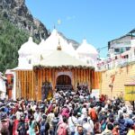 उत्तराखंड चार धाम यात्रा में उमड़ रही है यात्रियों की भारी भीड़, ऋषिकेश में पंजीकरण काउंटरों पर भारी दबाव